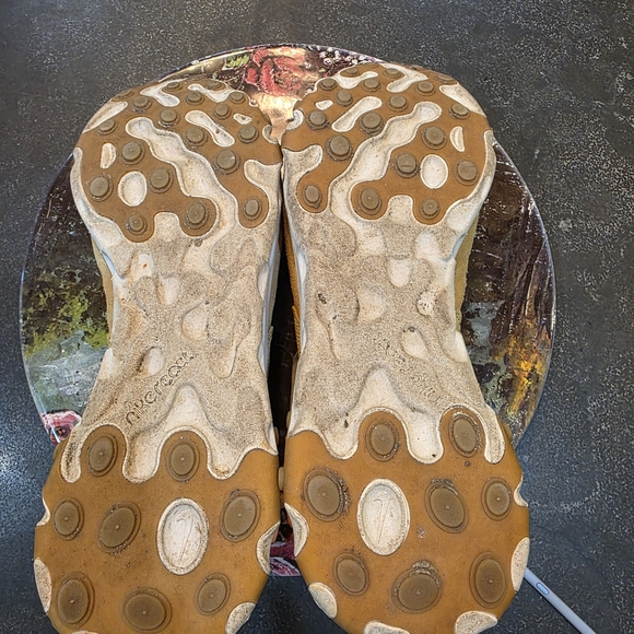 Nike Men's THEIOTH Tan and Black Sneakers - Picture 17 of 17